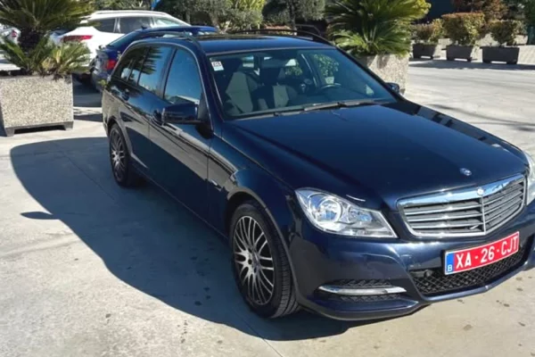 Makina ne shitje ne Fier - 6,400 Euro