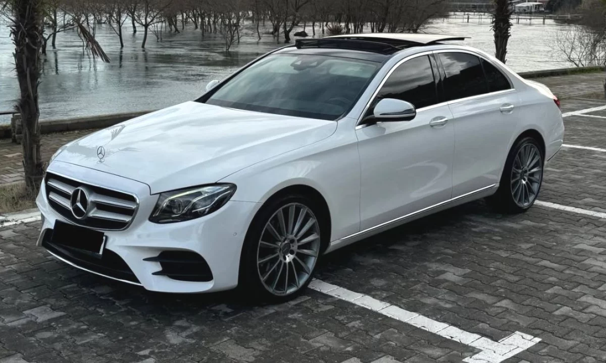 Makina ne shitje ne Tirane, Mercedes-Benz, 2017 Diesel,Kambio Automatik Pagesa 20,500  Euro.