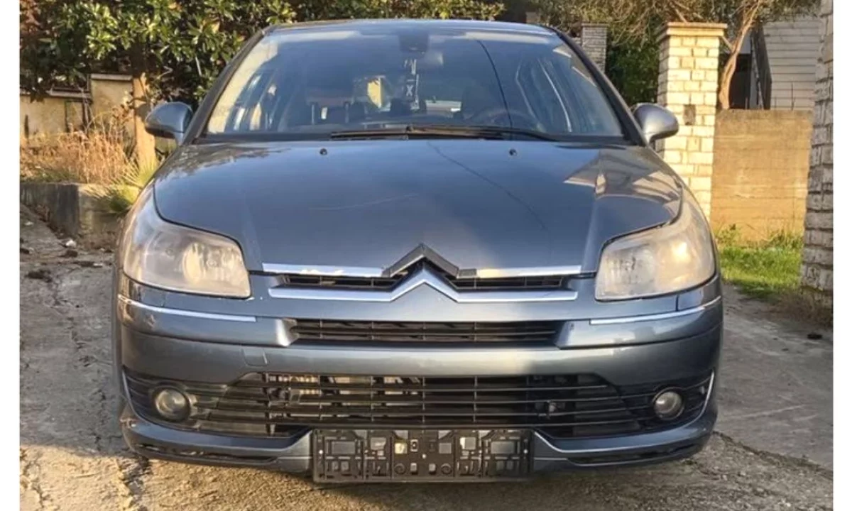 Makina ne shitje ne Tirane, Citroen, 2003 Diesel,Kambio Automatik Pagesa 2,400  Euro.