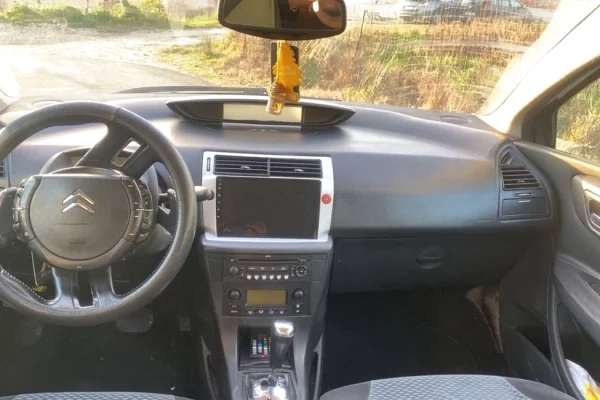 Makina ne shitje ne Tirane - 2,400 Euro