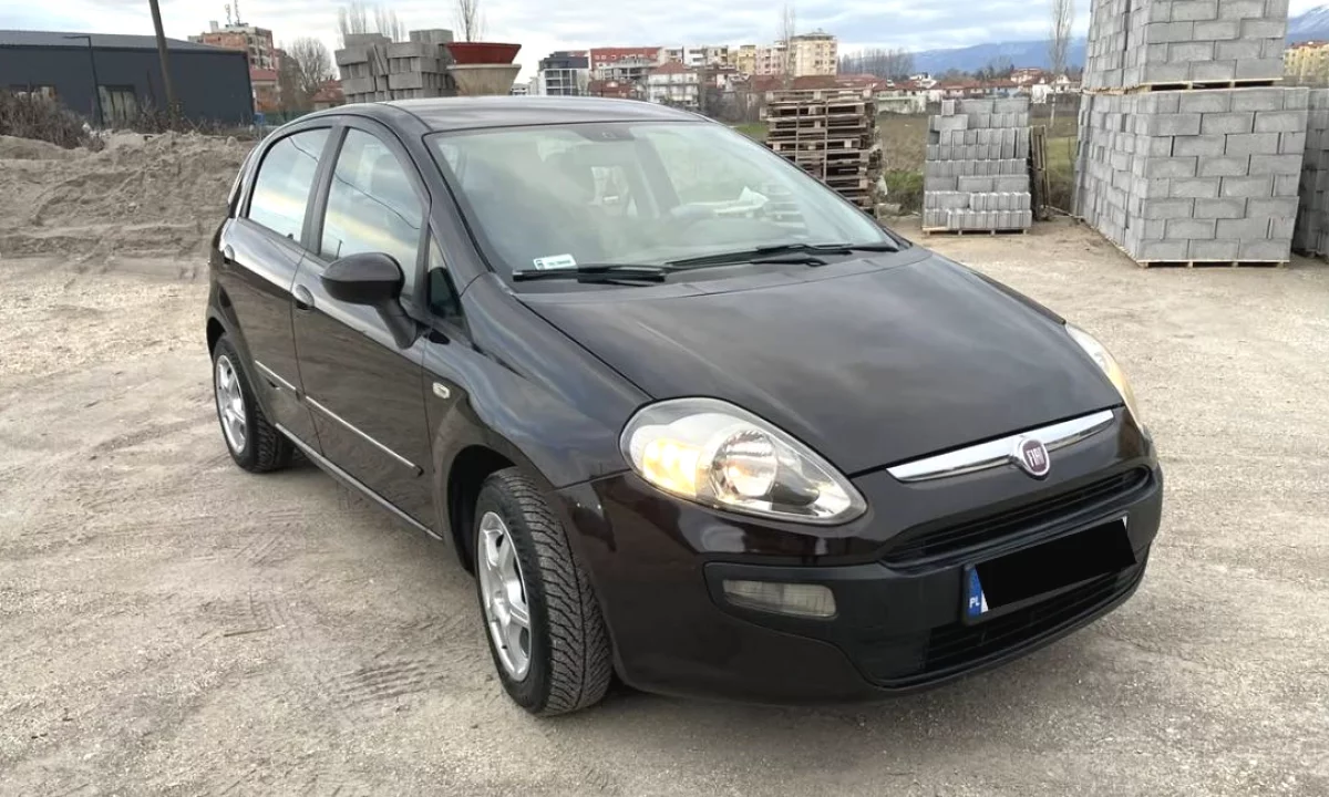 Makina ne shitje ne Tirane, Volkswagen, 2009 Diesel,Kambio Manual Pagesa 3,500  Euro.