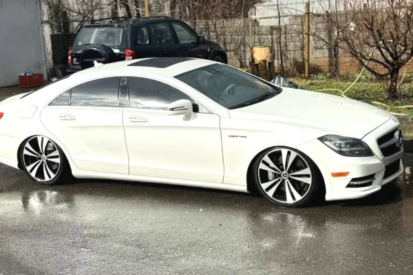 Makina ne shitje ne Tirane - 10,500 Euro