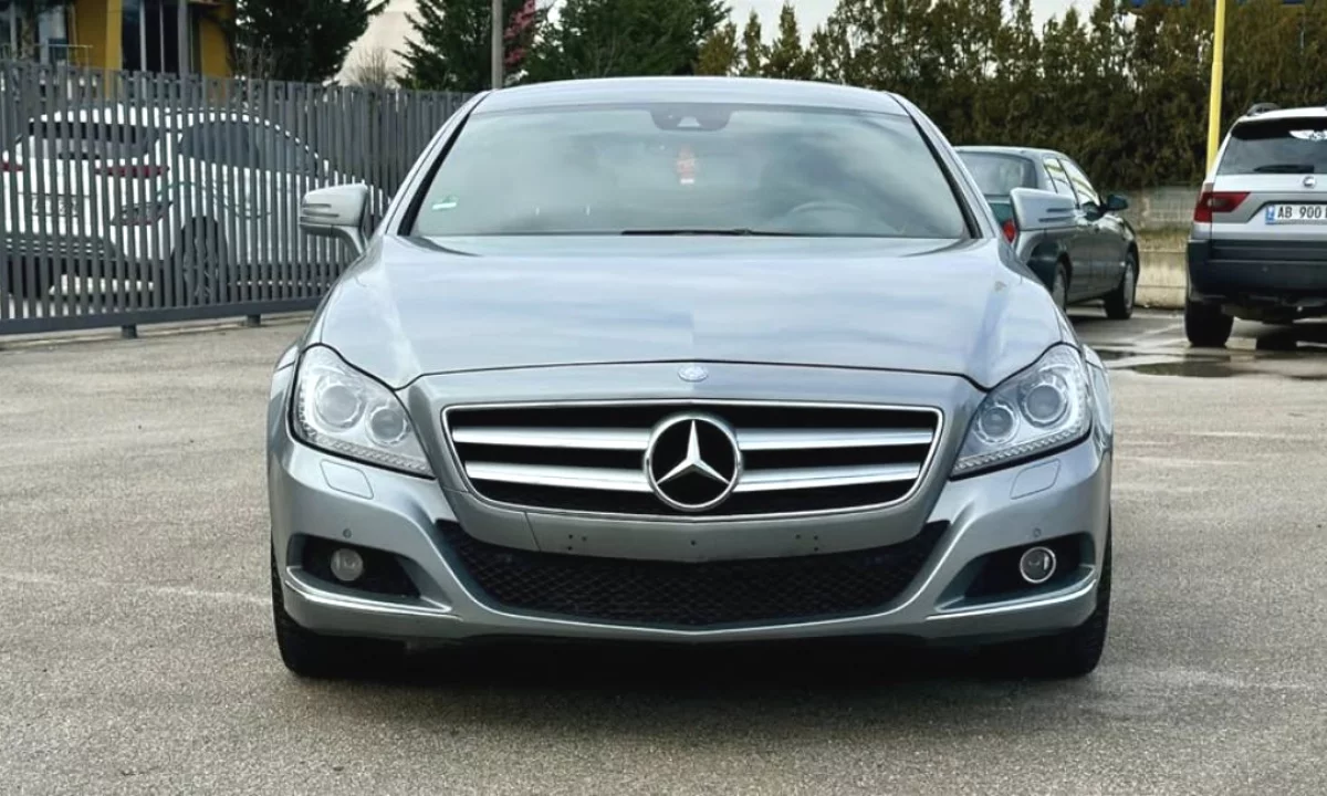 Makina ne shitje ne Tirane, Mercedes-Benz, 2011 Diesel,Kambio Automatik Pagesa 11,500  Euro.