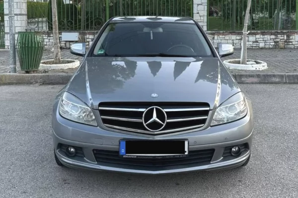 Makina ne shitje ne Tirane - 5,000 Euro