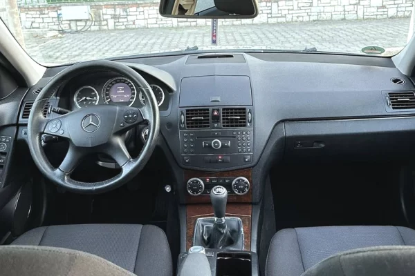 Makina ne shitje ne Tirane - 5,000 Euro