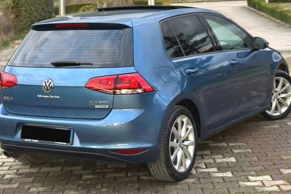 Makina ne shitje ne Tirane - 10,200 Euro