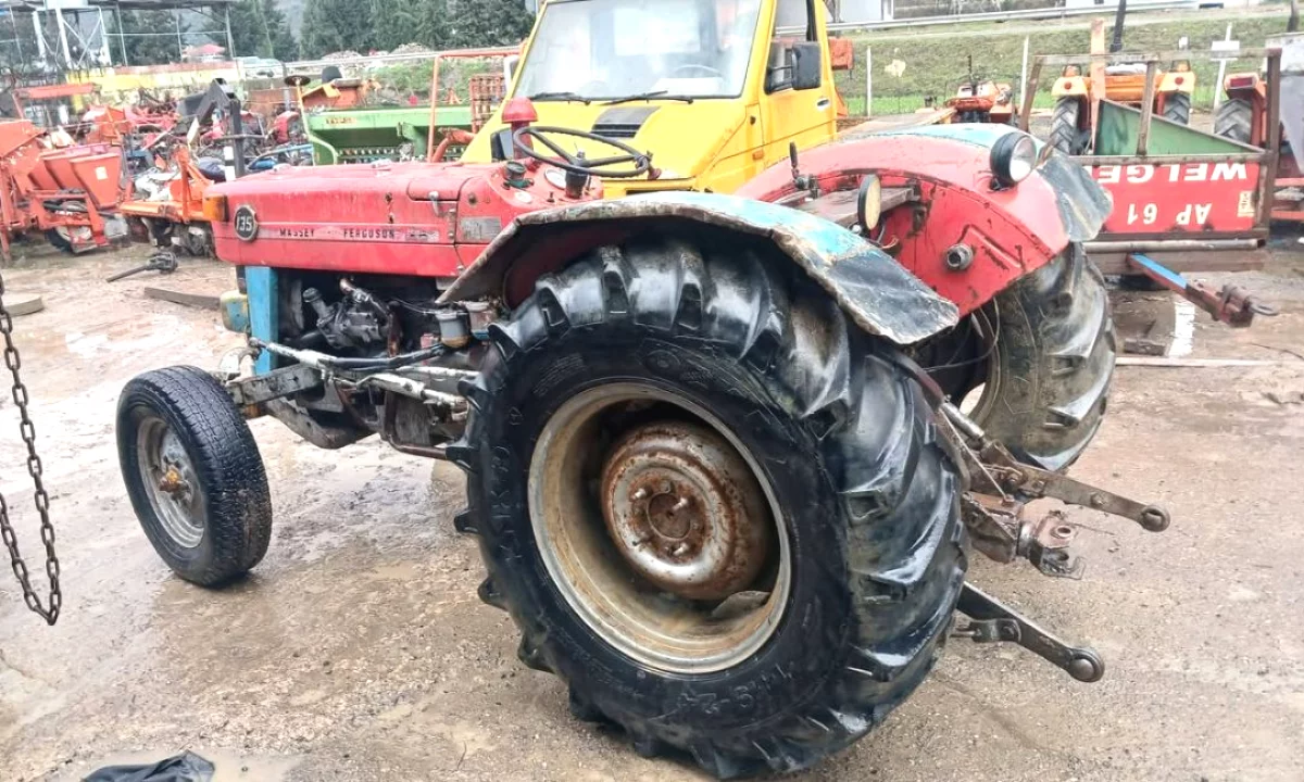 Makina ne shitje ne Tirane, Tjeter, 2003 Diesel,Kambio Manual Pagesa 2,700  Euro.