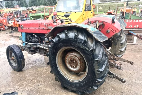 Makina ne shitje ne Tirane - 2,700 Euro