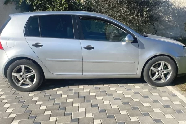 Shitet Volkswagen Golf V 2.0 TDI – Naftë Automat