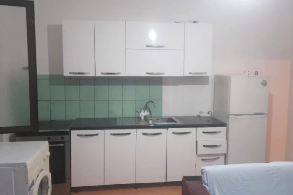 Shtepi me qera Shtepi Private ne Tirane, 1+1, Mobilimi E mobiluar, Pagesa 350  Euro.