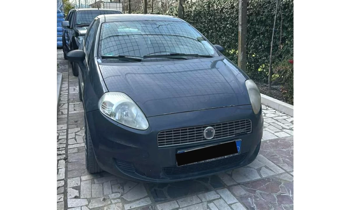 Cars for sale in Tirana, Fiat, 2002 Diesel,Kambio Manual Payment 2,000  Euro.