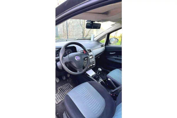 Cars for sale in Tirana - 2,000 Euro