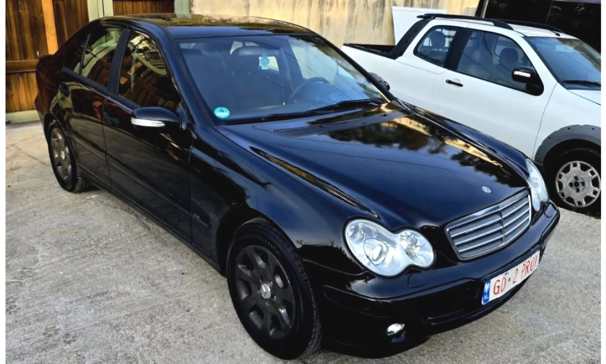 Cars for sale in Tirana, Mercedes-Benz, 2005 Diesel,Kambio Automatik Payment 2,700  Euro.
