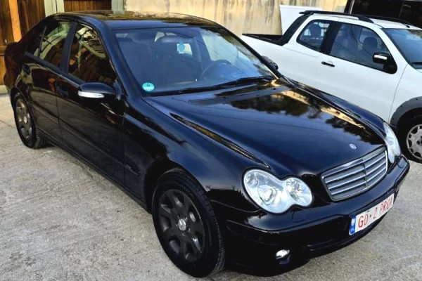 Cars for sale in Tirana - 2,700 Euro