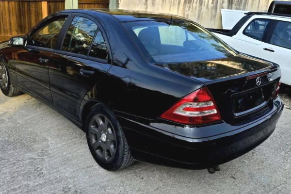 Cars for sale in Tirana - 2,700 Euro