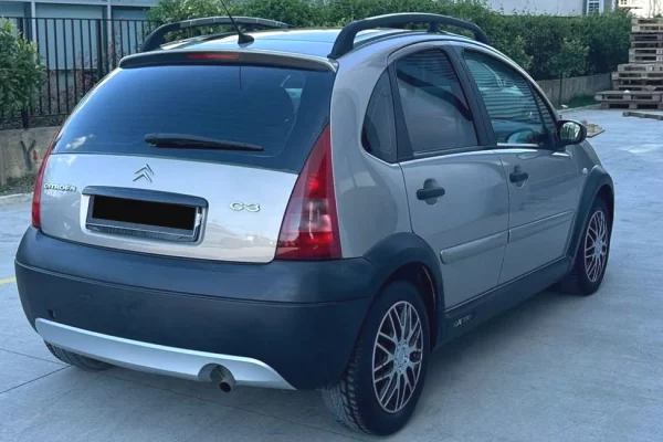 Cars for sale in Tirana - 2,900 Euro