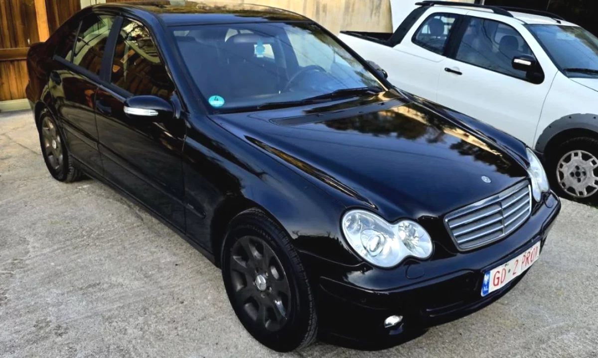 Auto in Vendita a Tirana, Mercedes-Benz, 2005 gasoline-gas,Kambio Automatik Pagamento 2,700  Euro.