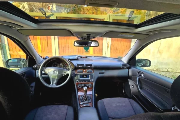 Auto in Vendita a Tirana, Mercedes-Benz, 2005 gasoline-gas,Kambio Automatik Pagamento 2,700  Euro.