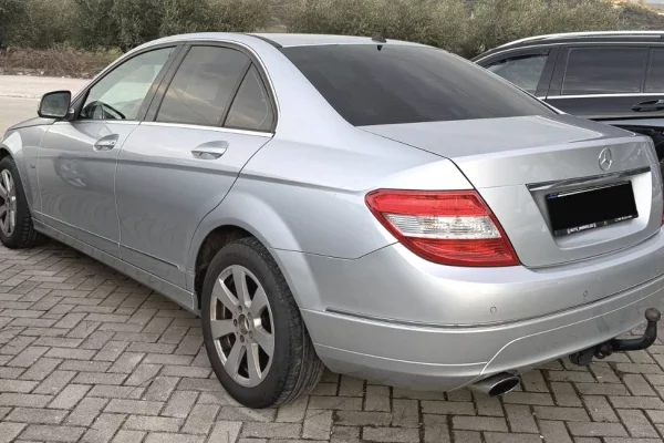 Auto in Vendita a Tirana, Mercedes-Benz, 2008 gasoline-gas,Kambio Automatik Pagamento 5,600  Euro.