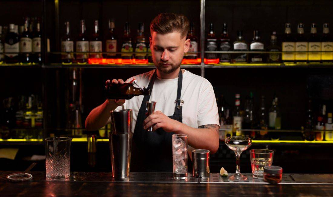 Njoftime Pune ne Kavaje, Profesioni Banakier&Kamarier/Sanitare/Zgarist , Me eksperience, Pagesa 600  Euro.