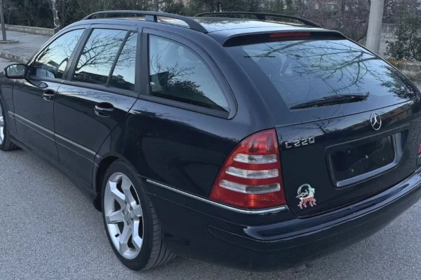 Auto in Vendita a Tirana, Mercedes-Benz, 2006 Diesel,Kambio Manual Pagamento 4,300  Euro.