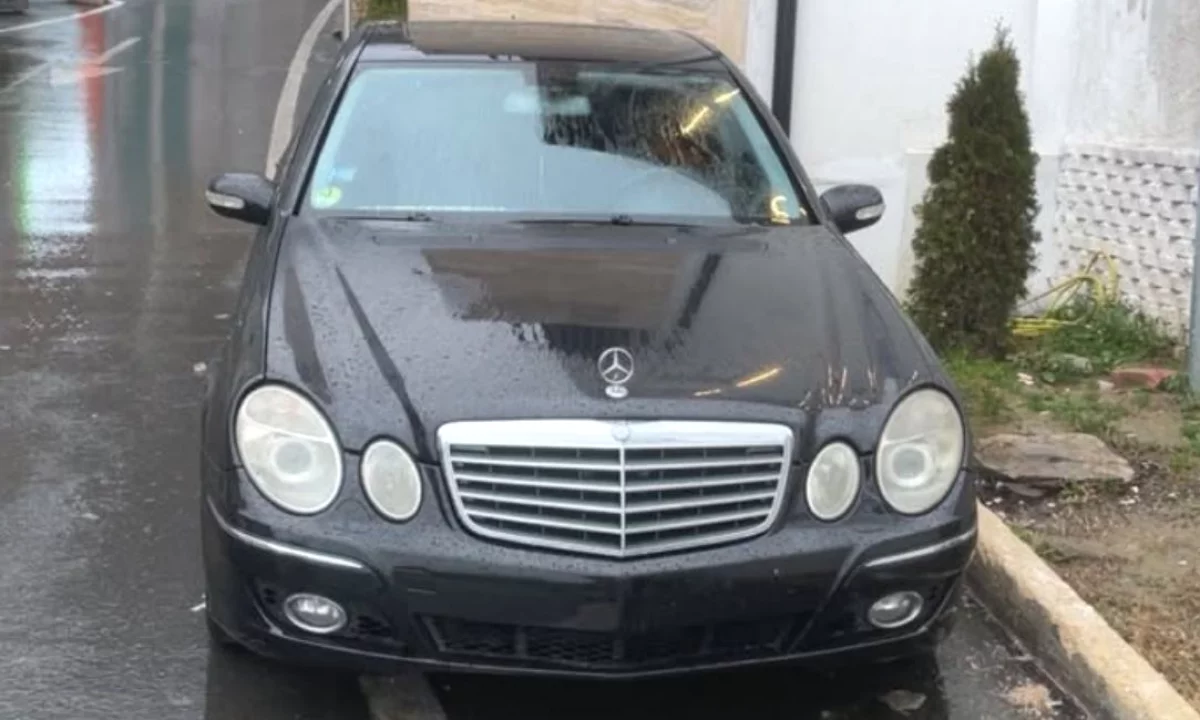 Cars for sale in Tirana, Mercedes-Benz, 2005 Diesel,Kambio Automatik Payment 2,200  Euro.