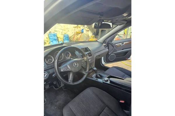 Auto in Vendita a Valona, Mercedes-Benz, 2008 Diesel,Kambio Manual Pagamento 4,000  Euro.