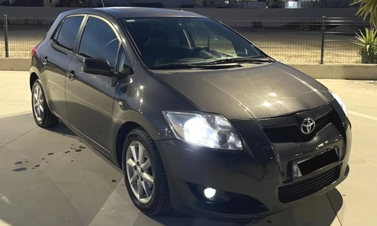 Auto in Vendita a Fier, Toyota, 2008 Diesel,Kambio Manual Pagamento 4,400  Euro.