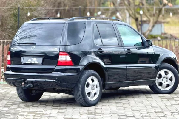 Auto in Vendita a Pristina, Mercedes-Benz, 2004 Diesel,Kambio Automatik Pagamento 4,900  Euro.