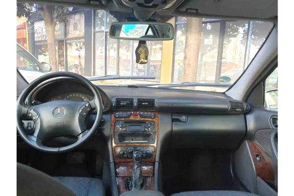 Auto in Vendita a Tirana, Mercedes-Benz, 2001 Diesel,Kambio Automatik Pagamento 1,800  Euro.