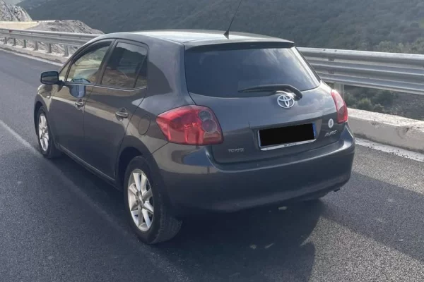 Auto in Vendita a Fier, Toyota, 2008 Diesel,Kambio Manual Pagamento 4,400  Euro.