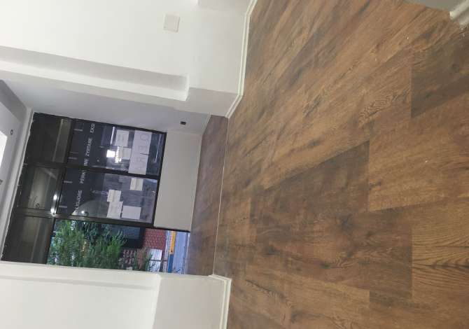 Jepet me qera Dyqan te rruga Durresit perballe kafe mulliri vjeter 