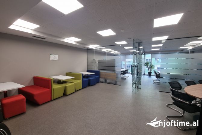 Ambient biznesi me qera 3+1 ne Tirane - 3,300 Euro