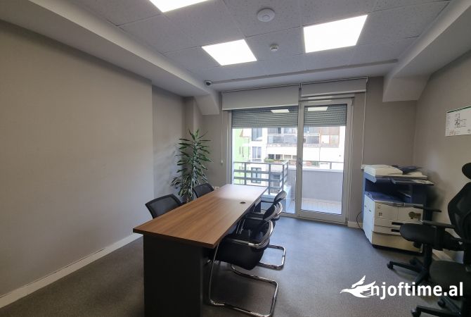 ZYRE PER QIRA TE LIBRI UNIVERSITAR!