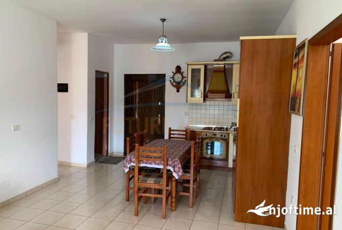 Shtepi ne shitje Apartament ne Durres, 2+1, Mobilimi E mobiluar, Pagesa 118,000  Euro.