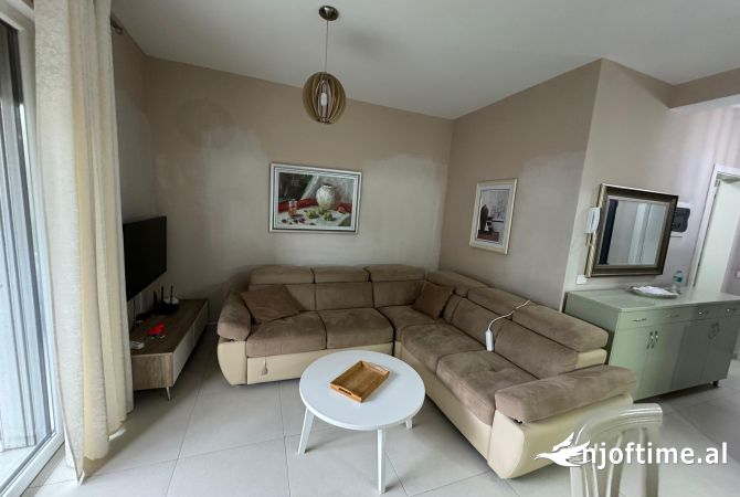 Shtepi ne shitje Apartament ne Durres, 2+1, Mobilimi E mobiluar, Pagesa 270,000  Euro.
