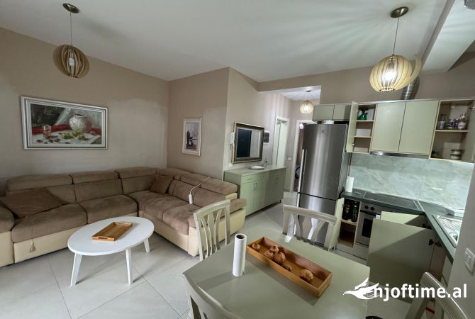 Shtepi ne shitje Apartament ne Durres, 2+1, Mobilimi E mobiluar, Pagesa 270,000  Euro.