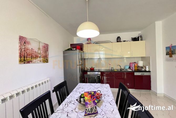 Shtepi ne shitje Apartament ne Durres, 2+1, Mobilimi E mobiluar, Pagesa 93,000  Euro.