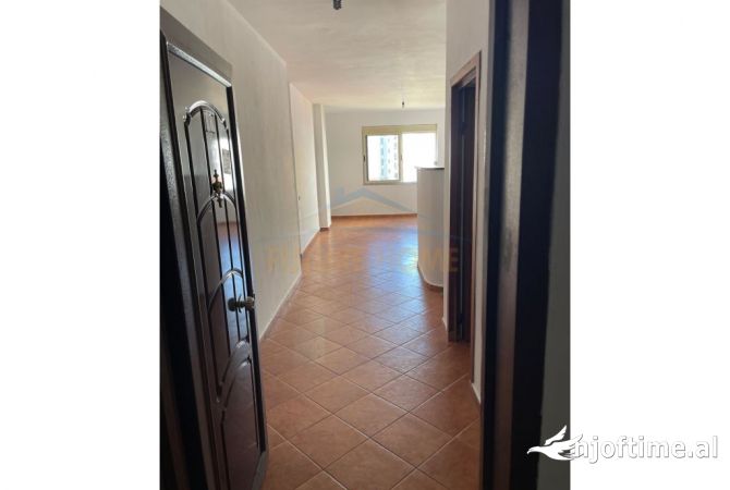 Shtepi ne shitje Apartament ne Durres, 2+1, Mobilimi Bosh, pa mobiluar, Pagesa 94,500  Euro.