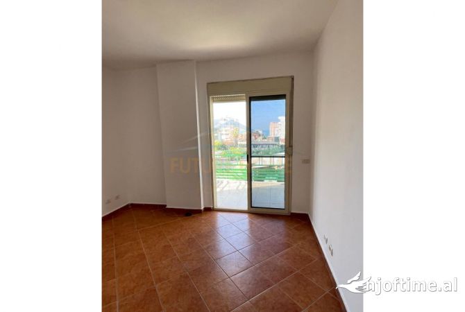 Shtepi ne shitje Apartament ne Durres, 2+1, Mobilimi Bosh, pa mobiluar, Pagesa 94,500  Euro.