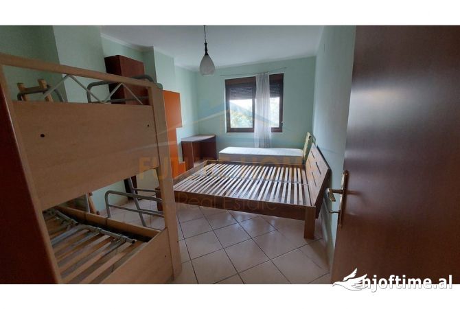 Shtepi ne shitje Apartament ne Durres, 2+1, Mobilimi E mobiluar, Pagesa 80,000  Euro.