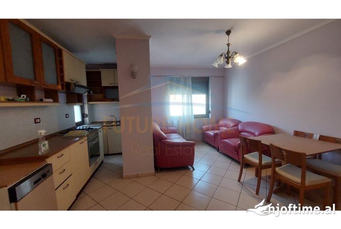 Shtepi ne shitje Apartament ne Durres, 2+1, Mobilimi E mobiluar, Pagesa 80,000  Euro.