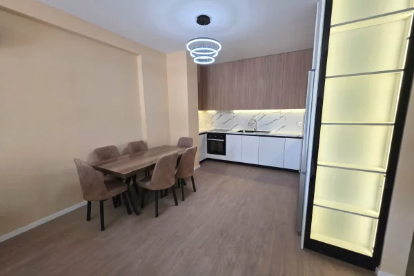 Shtepi me qera 2+1 ne Tirane - 1,300 Euro