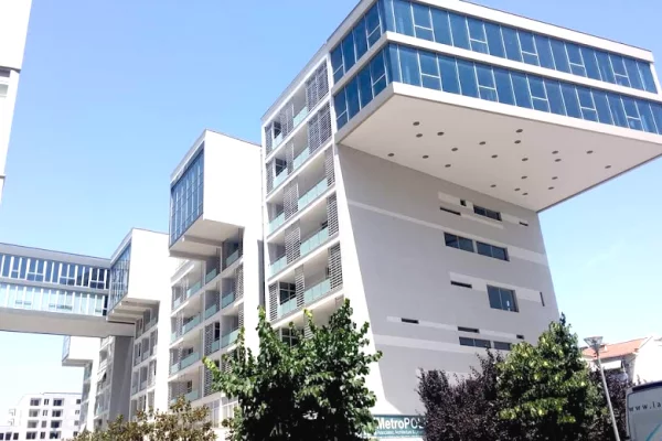 Ambient biznesi me qera 3+1 ne Tirane - 590 Euro