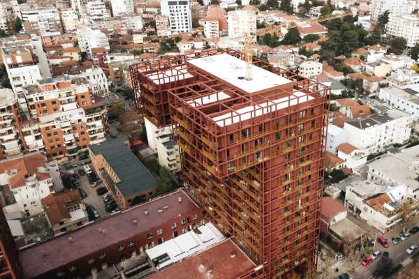 Ambient biznesi me qera 3+1 ne Tirane - 2,000 Euro