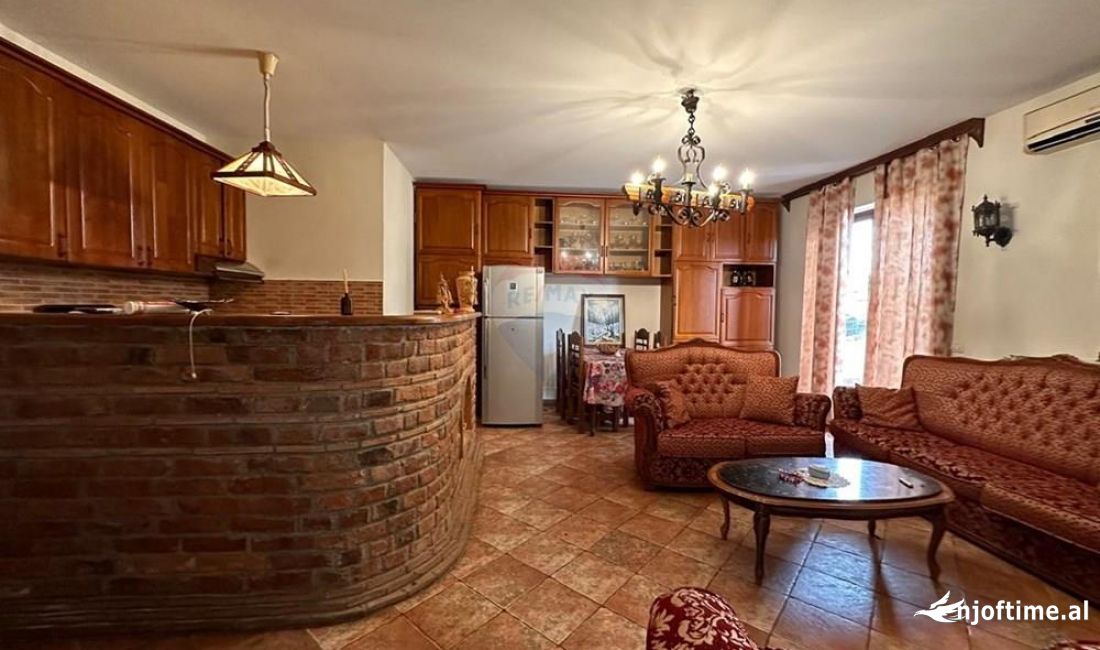 Shtepi me qera Apartament ne Tirane, 2+1, Mobilimi E mobiluar, Pagesa 730  Euro.