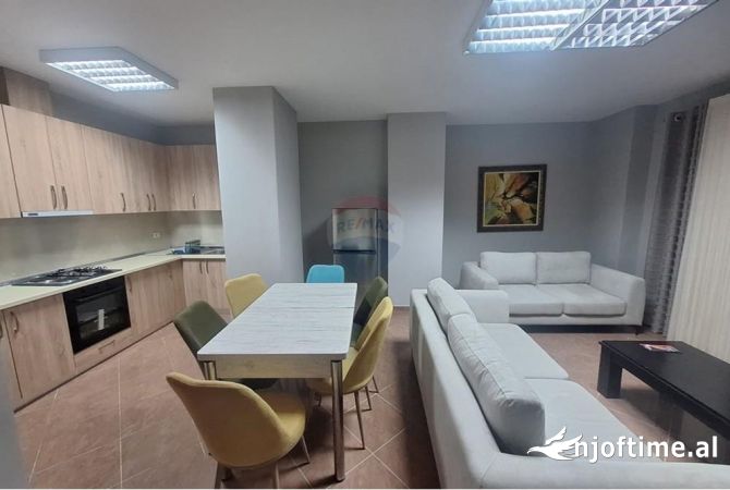 Shtepi ne shitje Apartament ne Tirane, 2+1, Mobilimi E mobiluar, Pagesa 154,000  Euro.