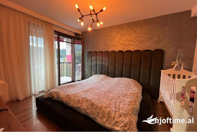 Shtepi ne shitje Apartament ne Tirane, 2+1, Mobilimi E mobiluar, Pagesa 240,000  Euro.