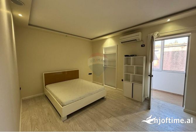 Shtepi me qera Apartament ne Tirane, 2+1, Mobilimi E mobiluar, Pagesa 800  Euro.