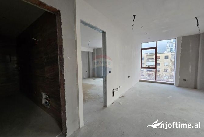 Ambient biznesi me qera 3+1 ne Tirane - 1,500 Euro